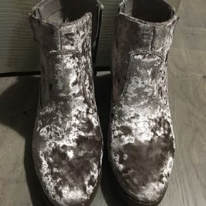 American eagle blush crushed velvet boots